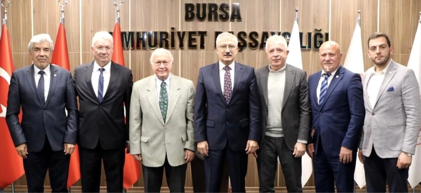 Bursaspor Başkanı Sinan Bür ve Yönetim Kurulu Üyeleri Bursa Cumhuriyet Başsavcısı\'nı Ziyaret Etti
