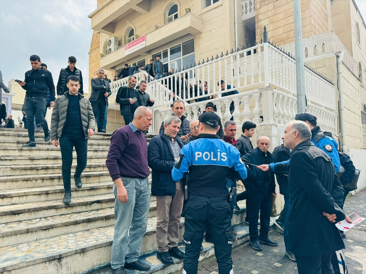 Cizre\'de polis ekipleri dolandırıcılık konusunda uyarıda bulundu