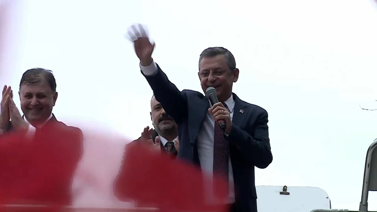 Cumhuriyet Halk Partisi Genel Başkanı Özgür Özel\'den Erdoğan\'a: "Tehditte Bulunmaya, Vatandaşın Gözüne Baka Baka Yalan Söylemeye Devam Ediyor"