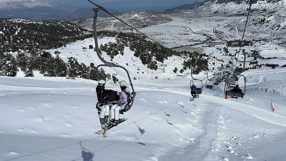 Isparta\'daki Davraz Kayak Merkezi\'nde Sezon Başladı