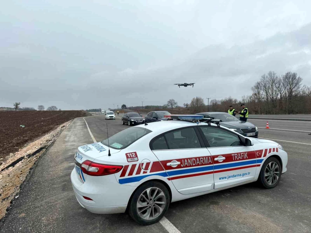 Bilecik İl Jandarma Komutanlığı Trafik Timleri \'Drone ile Denetim\' çalışmalarını icra ediyorlar