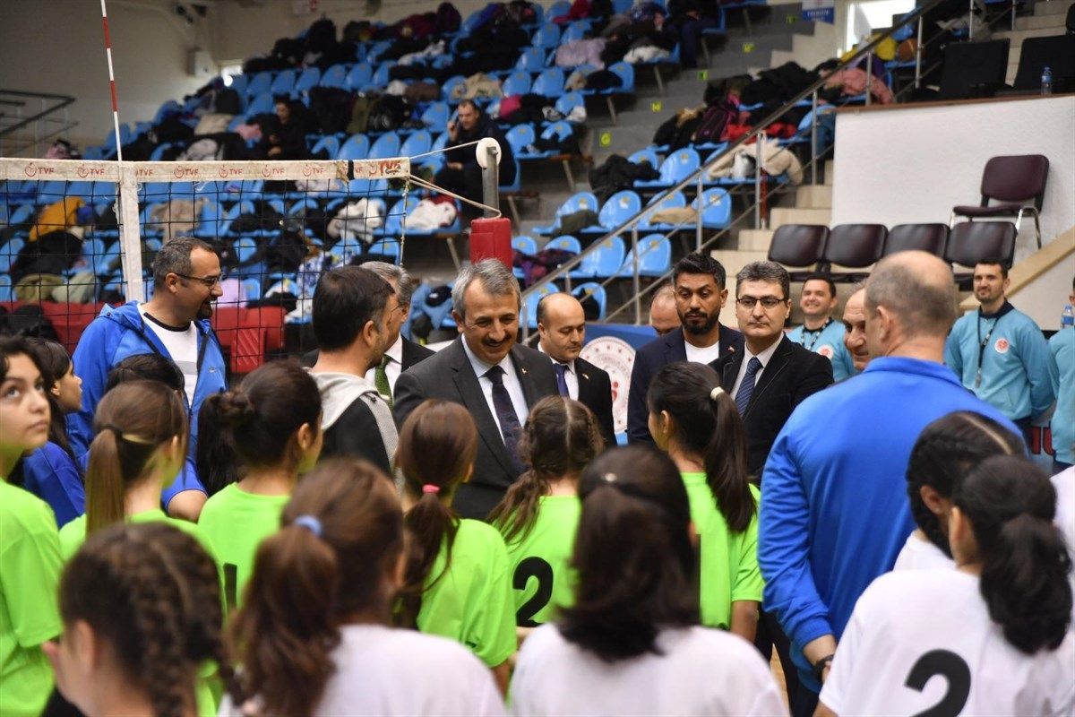 Edirne Valisi Yunus Sezer, 'Mahalle Ligi' Projesi'nin açılışını gerçekleştirdi