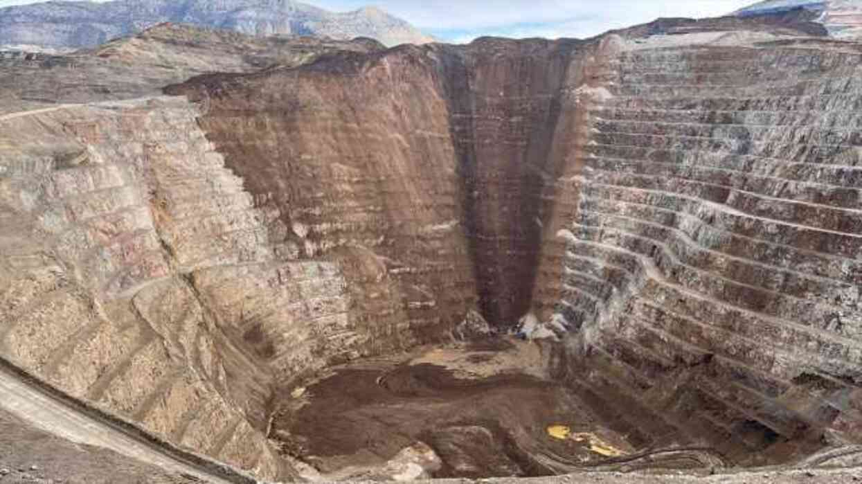 Erzincan'da maden ocağı heyelanında 3 işçinin manganez ocağında olduğu ihtimali üzerinde duruluyor Erzincan'da maden ocağı heyelanında 3 işçinin manganez ocağında olduğu ihtimali üzerinde duruluyor