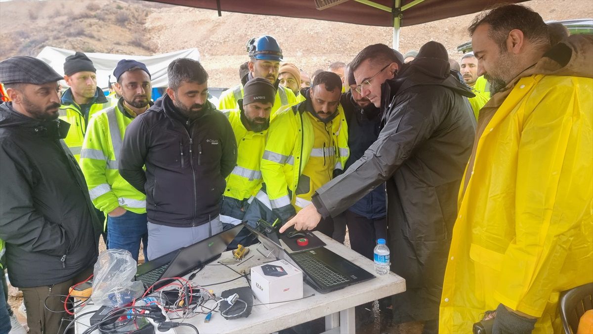 Erzincan'da kayıp işçilerden ilk iz! 3 madencinin manganez ocağında olduğu ihtimali üzerinde duruluyor