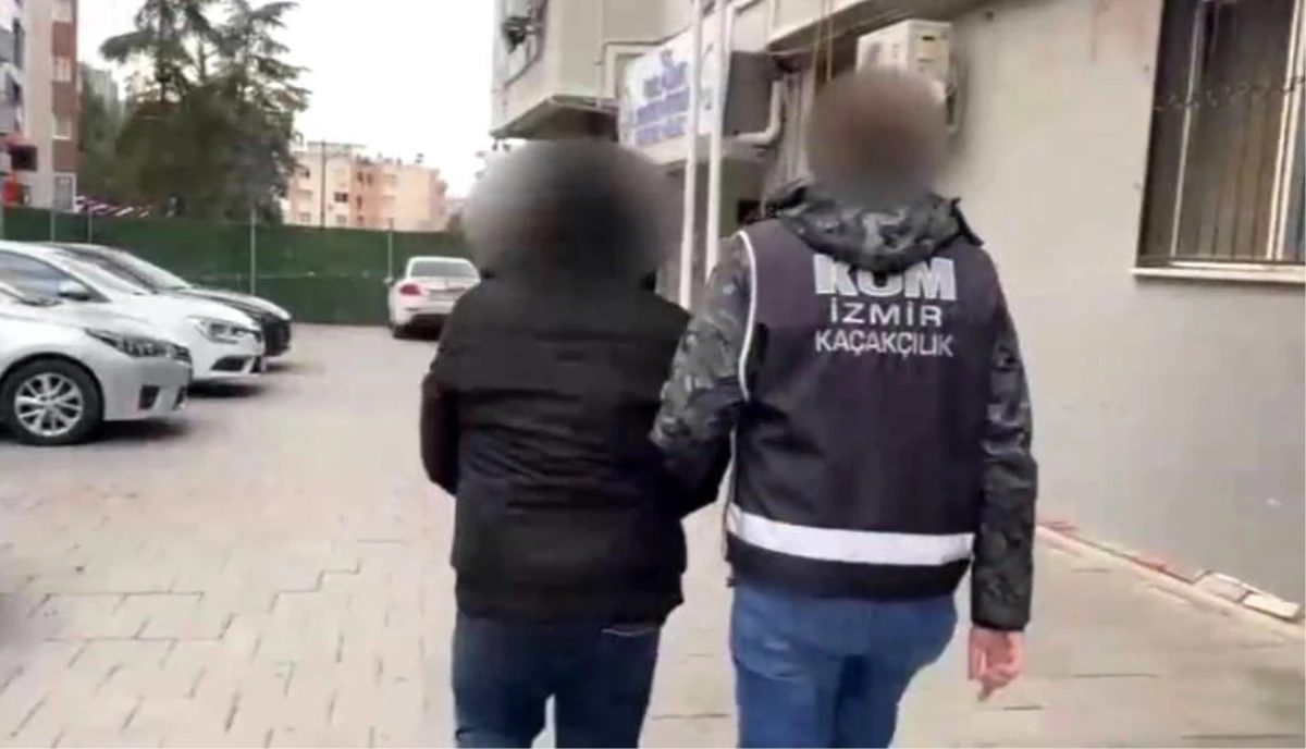 İzmir\'de ByLock Kullanan 15 FETÖ Şüphelisi Gözaltına Alındı