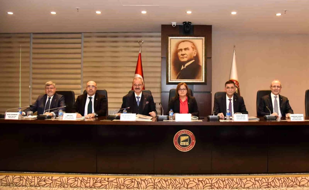 GSO Şubat Ayı Meclis Toplantısı, Büyükşehir Belediye Başkanı Fatma Şahin\'in katılımıyla yapıldı
