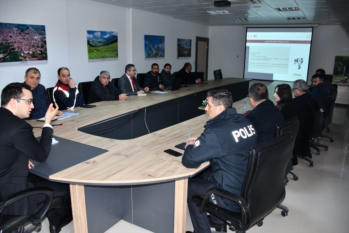Gümüşhacıköy\'de Seçim Güvenliği Toplantısı Düzenlendi