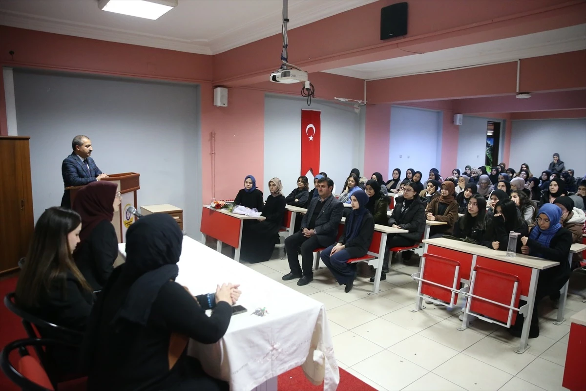 Diyarbakır\'da lise öğrencileri hukuk alanındaki meslekleri adliyede tanıyor