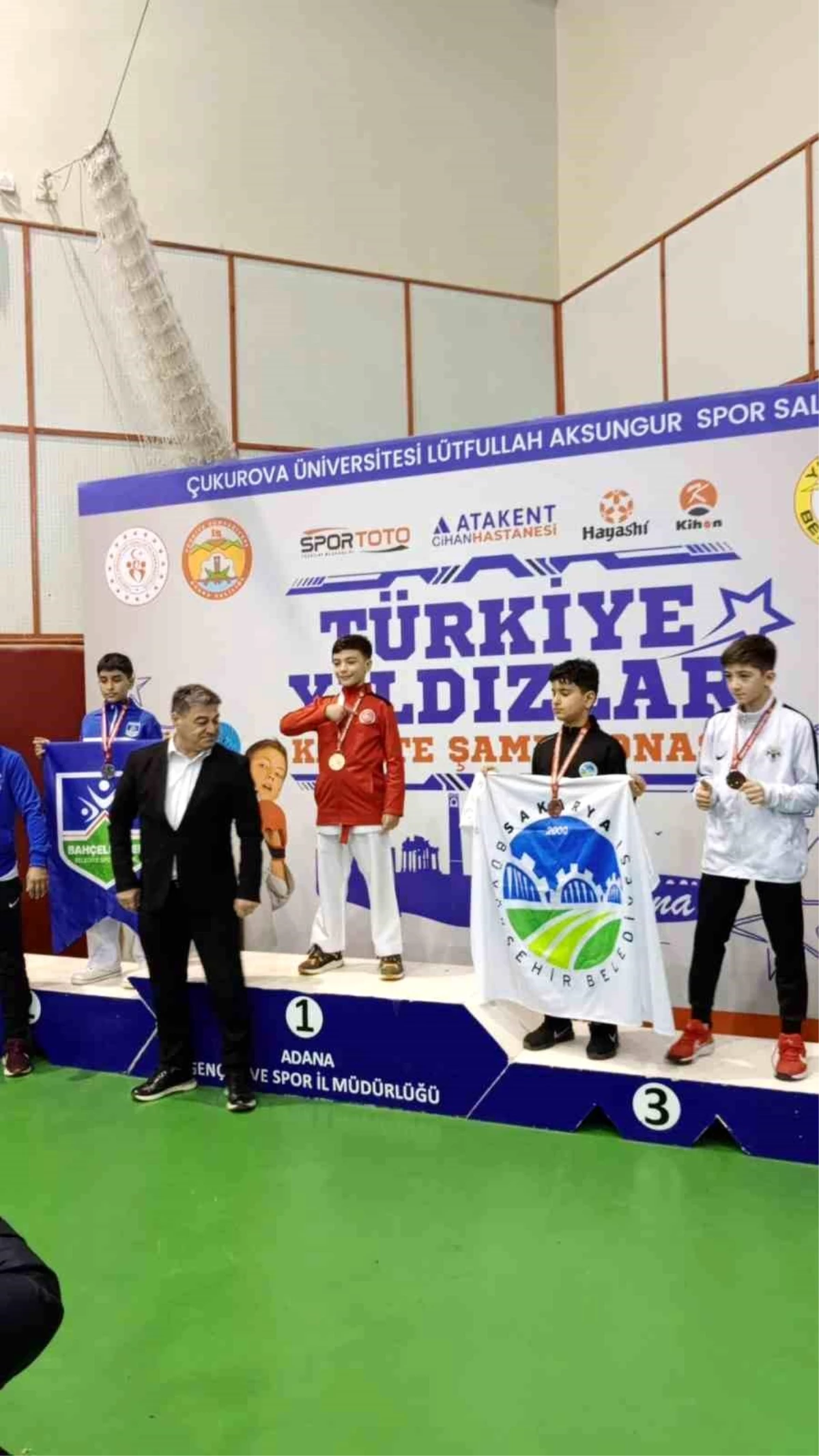 İhlas Ortaokulu Öğrencisi Osman Tuğra Kula Türkiye Yıldızlar Karate Şampiyonası\'nda Şampiyon Oldu