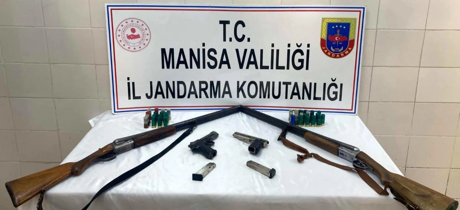 Manisa\'da yapılan operasyonda 5 tabanca ve 3 tüfek ele geçirildi