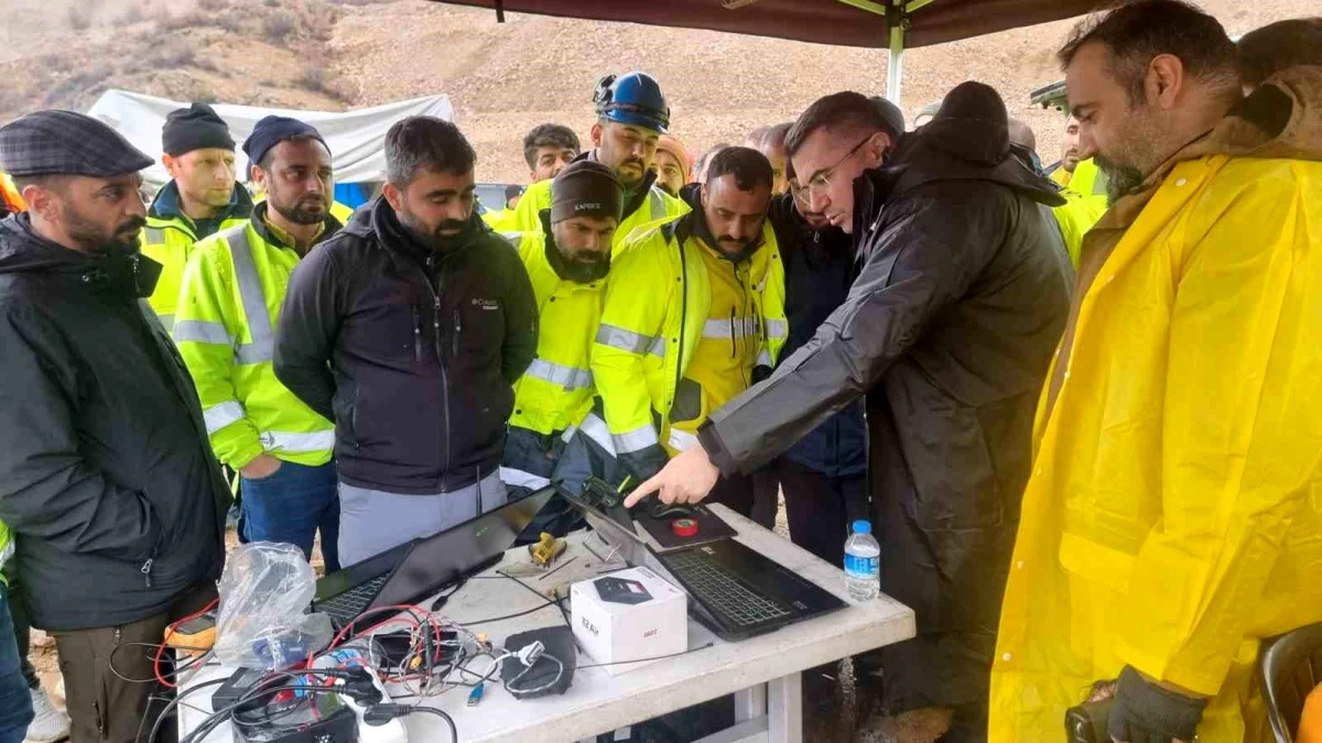 Erzincan\'da maden ocağında göçük altında kalan işçilerin arama çalışmaları devam ediyor