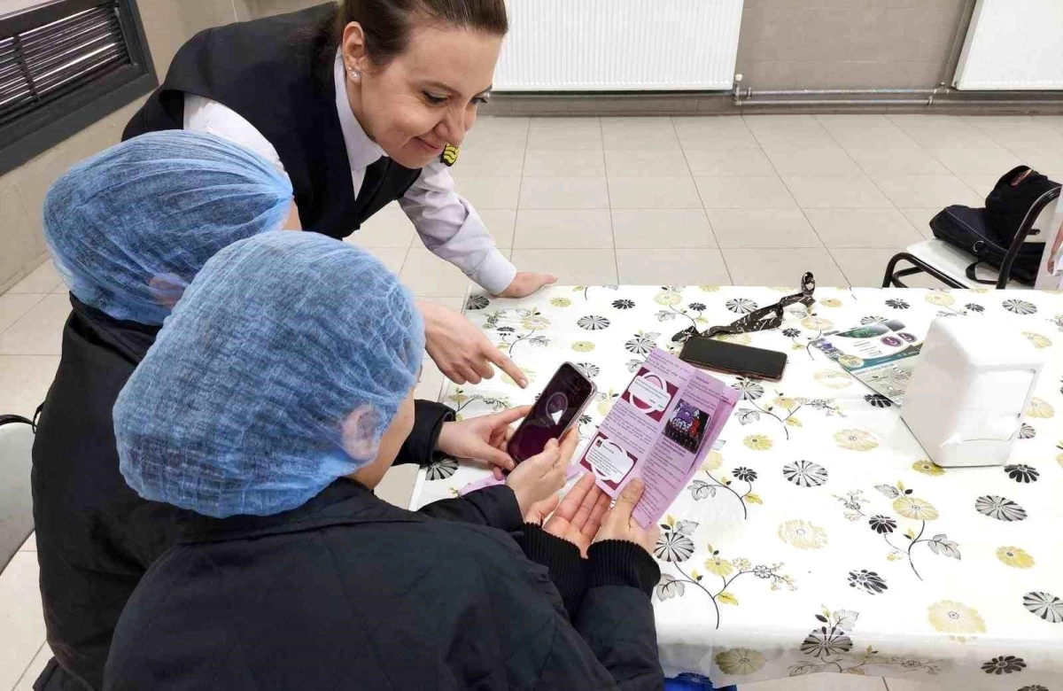 Manisa Jandarması, fabrikalarda çalışan kadınlara KADES uygulamasını tanıttı