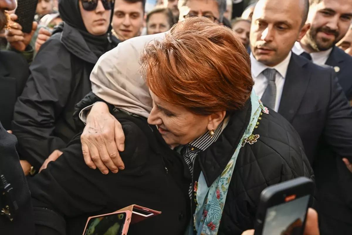 Akşener: \'Cengiz Topel Bey\'i seçerseniz ne olur biliyor musunuz, Sayın Cumhurbaşkanı bugün bayram ikramiyesini 3 bine çıkardı, eğer işin tehlikede olduğunu görsün 10 bin liraya çıkarmazsa adımı değiştiririm\'