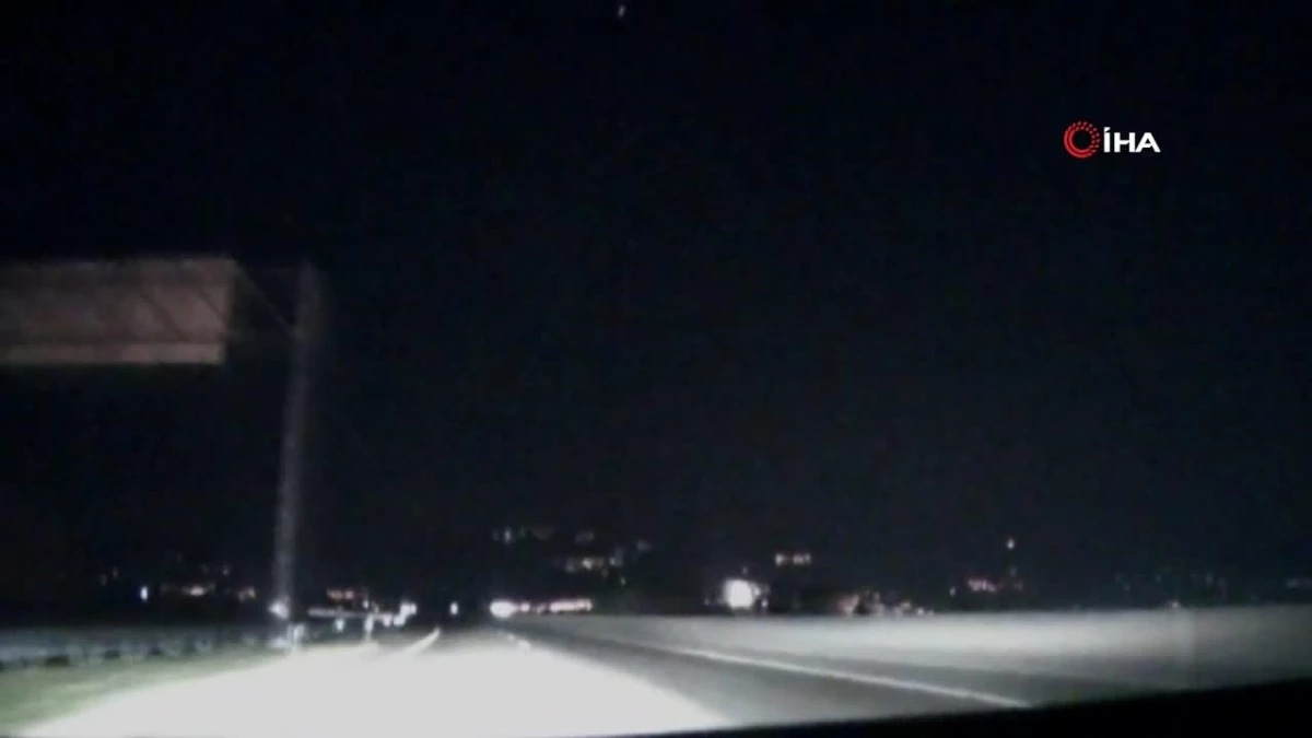 İzmir\'de gökyüzünde heyecan uyandıran görüntü: Meteor düştü iddiası