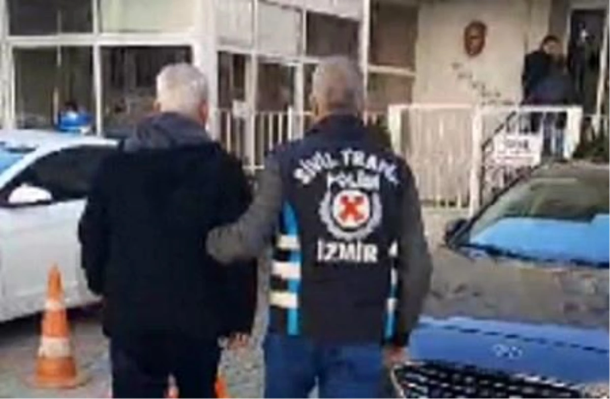 İzmir\'de Tehlikeli Makas Atan Sürücü Yakalandı