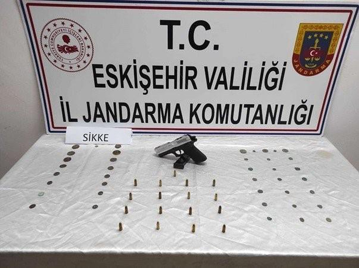 Eskişehir\'de yapılan operasyonlarda silah, uyuşturucu ve tarihi eser ele geçirildi