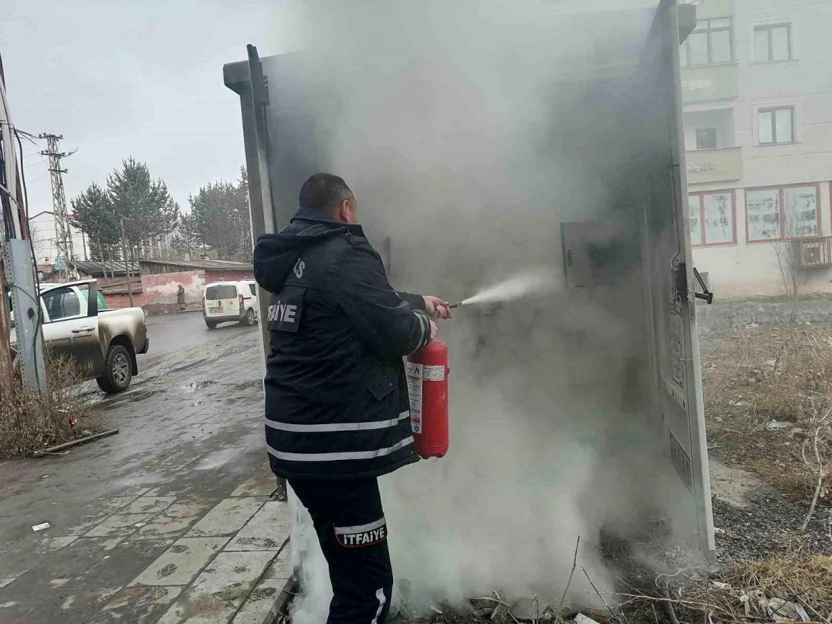 Kars\'ta yanan trafo itfaiye ekiplerinin müdahalesiyle söndürüldü