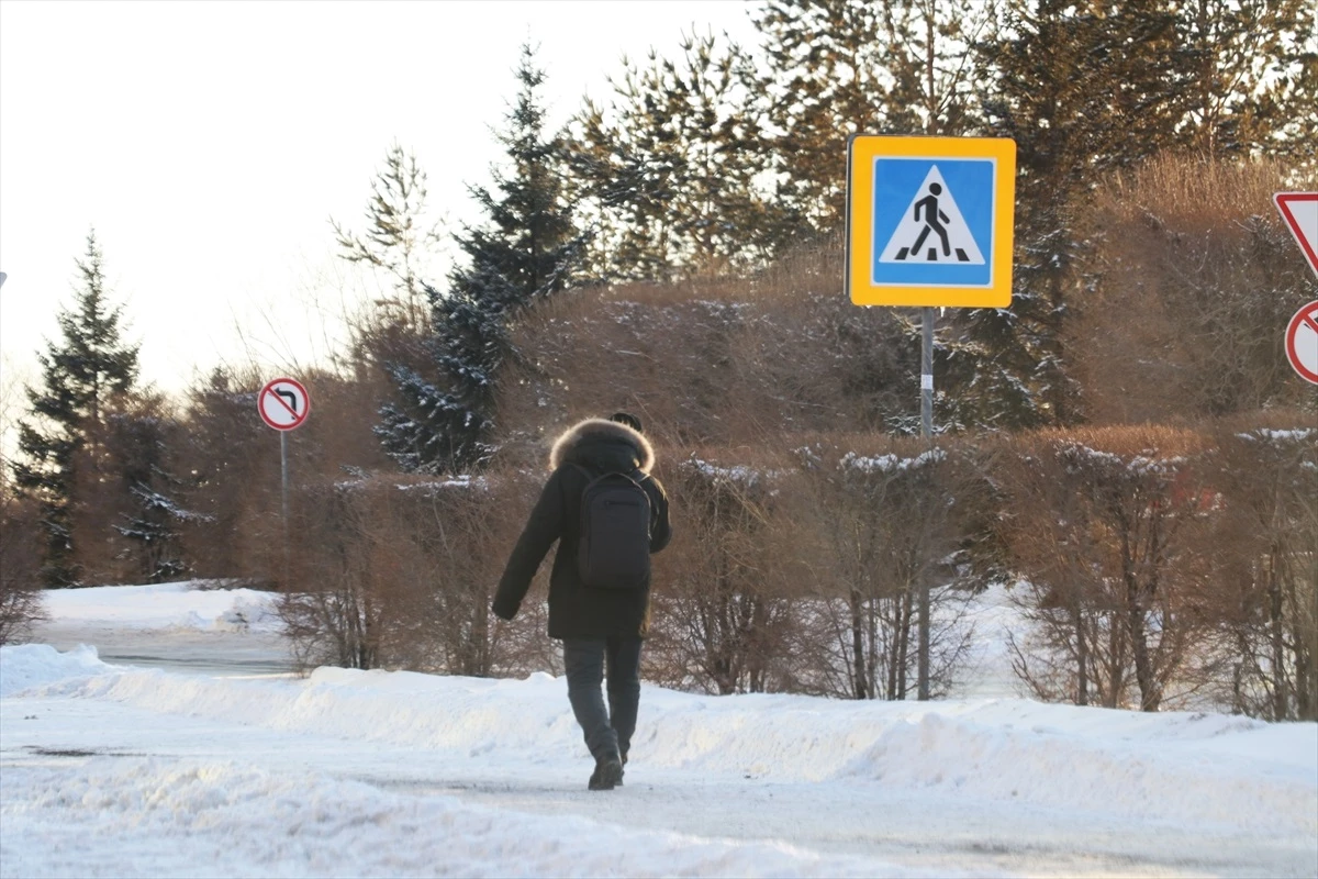 Kazakistan\'da dondurucu soğuklar nedeniyle okullar uzaktan eğitime geçti