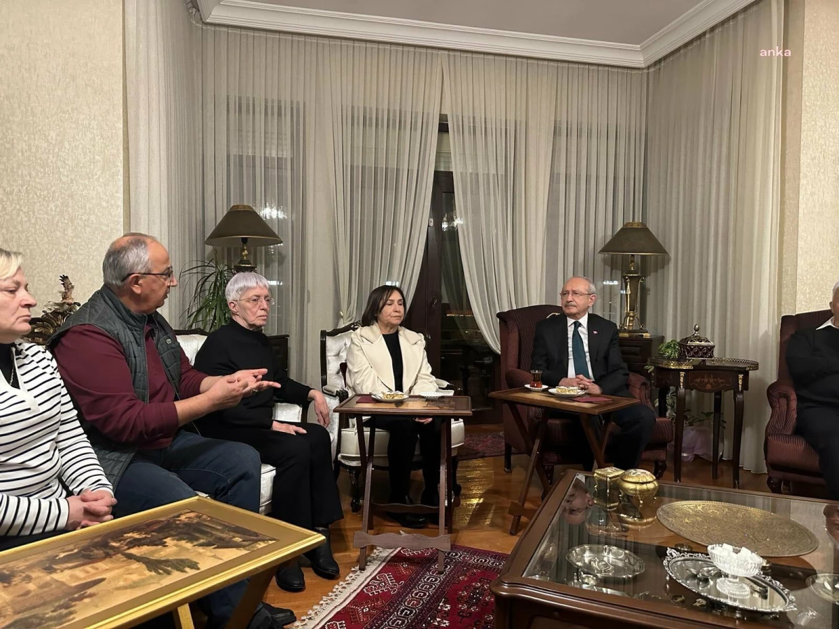 Kılıçdaroğlu, Orgeneral Saldıray Berk\'in ailesine taziye ziyaretinde bulundu