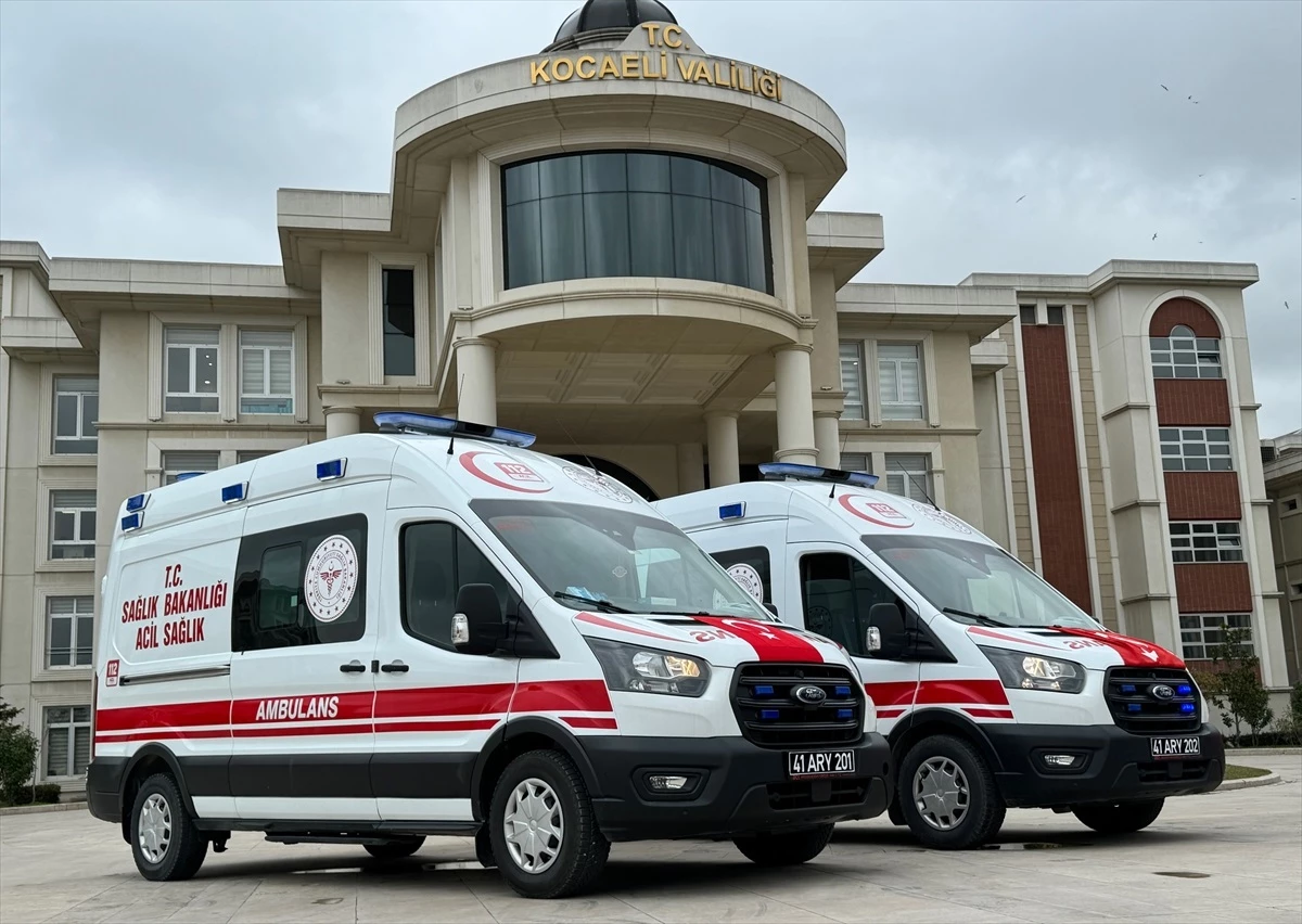 Kocaeli\'de 112 Acil Sağlık filosuna 4 yeni ambulans katıldı
