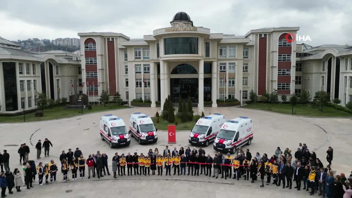 Kocaeli\'de hizmete giren 4 yeni ambulansla sayı 90\'a ulaştı