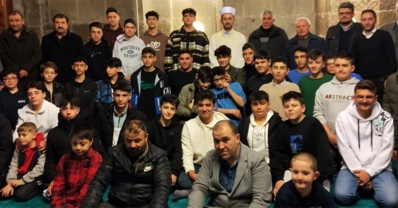 Erzurum Tevfik İleri Anadolu Lisesi öğrencileri Ulu Camii\'nde buluştu