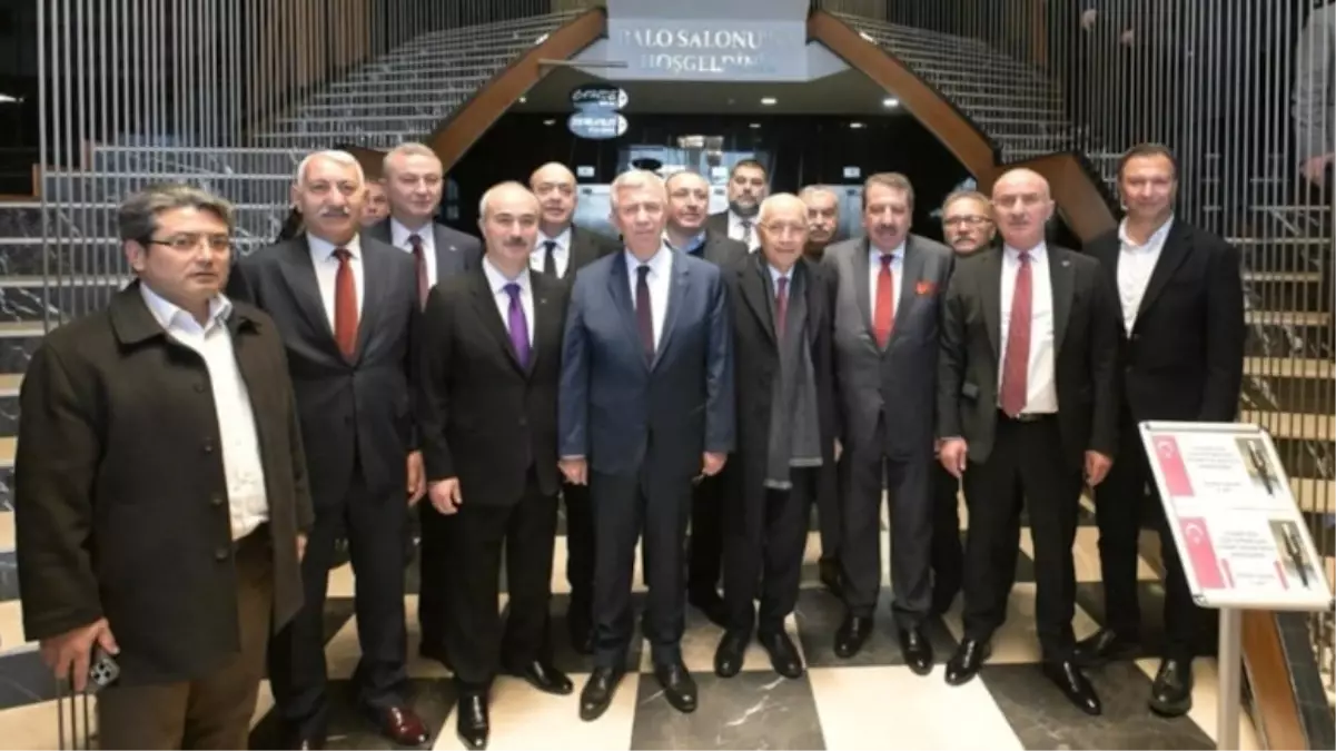 ABB Başkanı Mansur Yavaş\'tan seçimdeki rakibi Turgut Altınok\'a "çakarlı araç" göndermesi