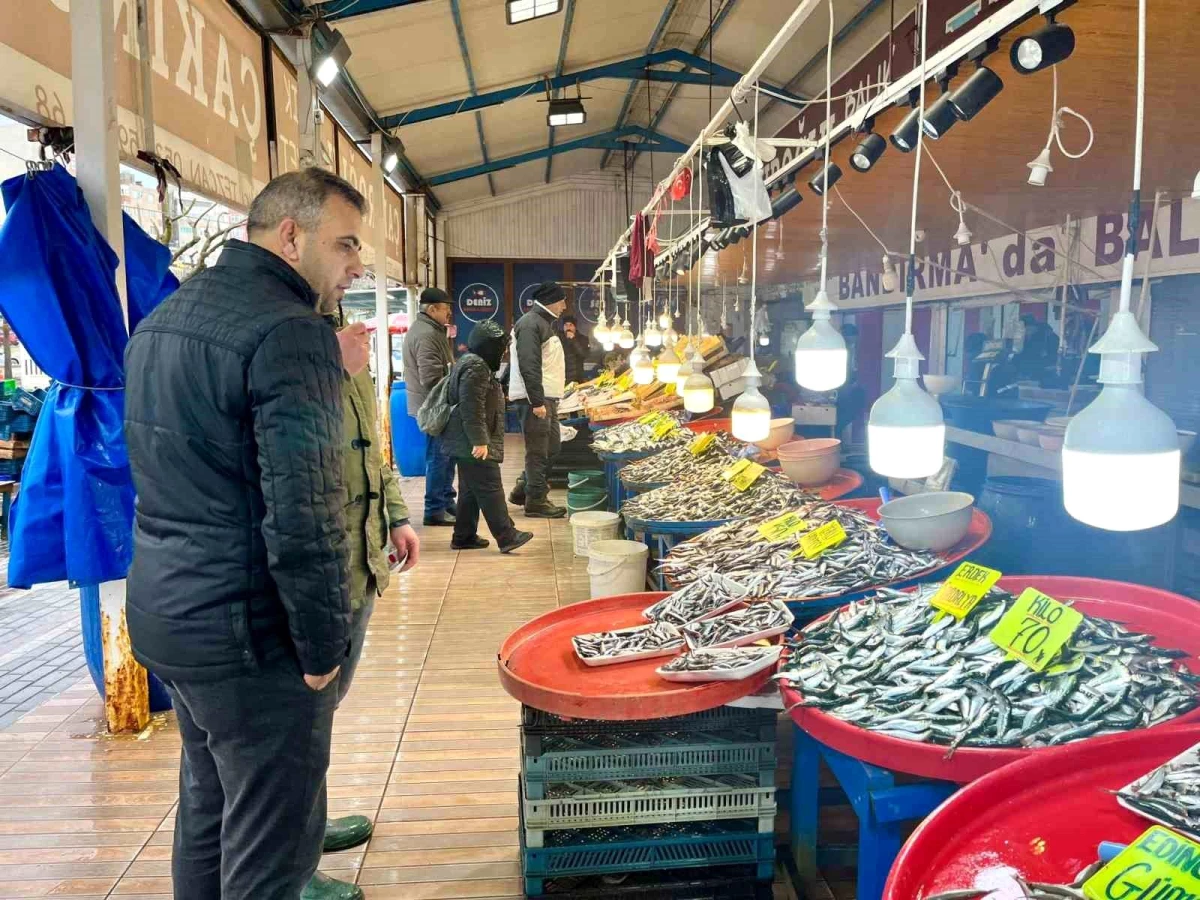 Marmara Denizi\'nde Fırtına Balık Fiyatlarını Yükseltti