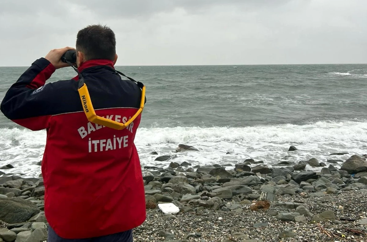 Marmara Denizi\'nde batan kargo gemisinin kayıp mürettebatı için arama kurtarma çalışmaları devam ediyor