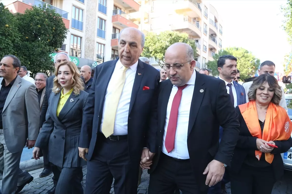 Muğla Büyükşehir Belediye Başkan Adayı Aydın Ayaydın, Milas Batı Çevre Yolu Projesi\'nin 2024 yatırım programına alındığını açıkladı