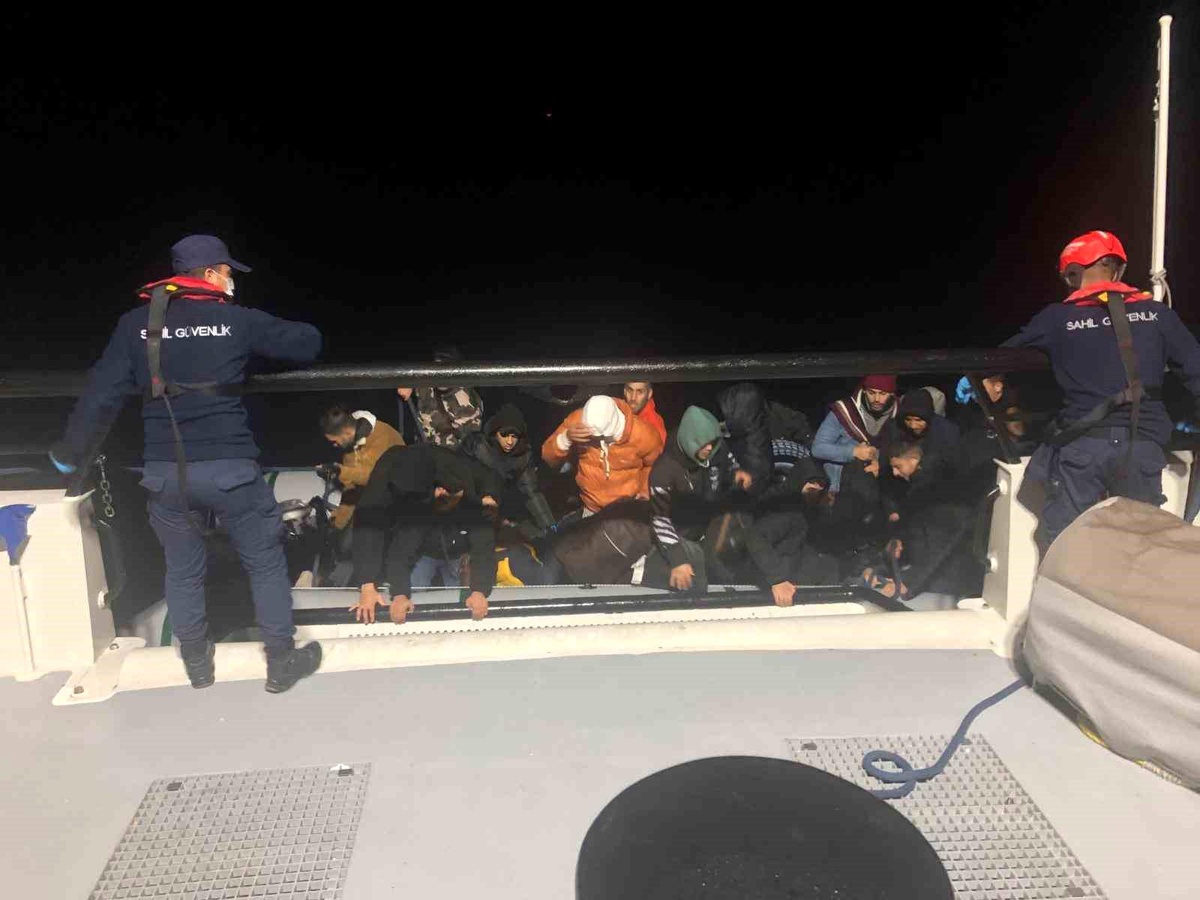 Muğla\'nın Bodrum ilçesinde 88 düzensiz göçmen yakalandı, 47 göçmen kurtarıldı