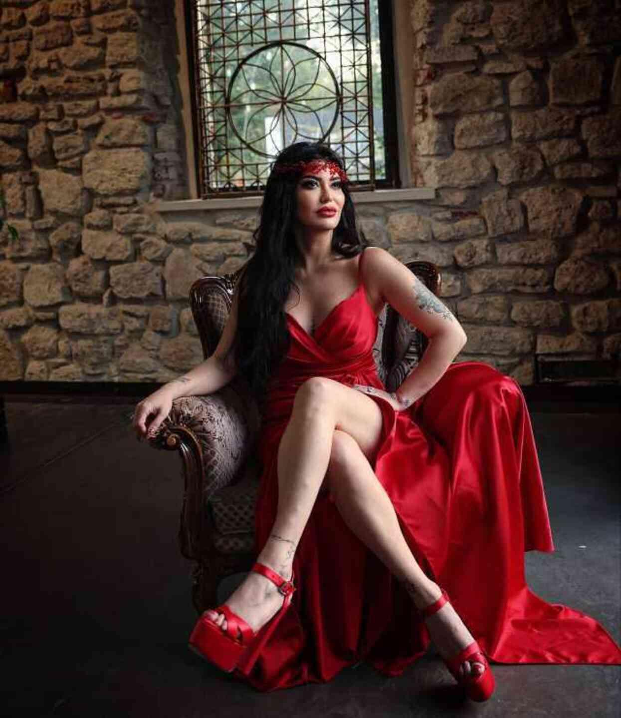 Neslim Güngen 'Beni eskortla aldatıyor' dediği eşi tarafından tehdit ediliyor: Boğazını keserim