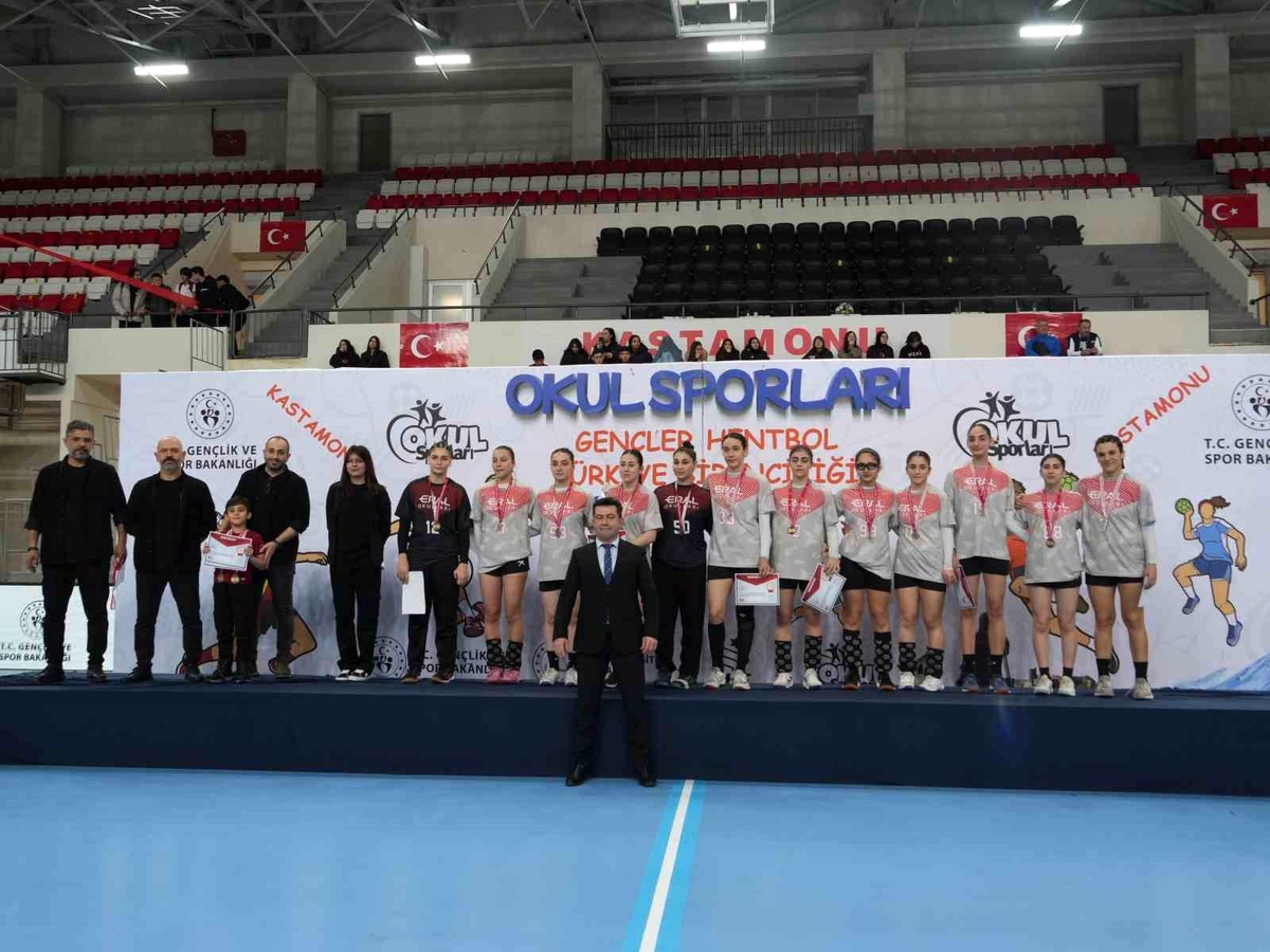 Kastamonu\'da Okul Sporları Gençler Hentbol Türkiye Birinciliği Sona Erdi