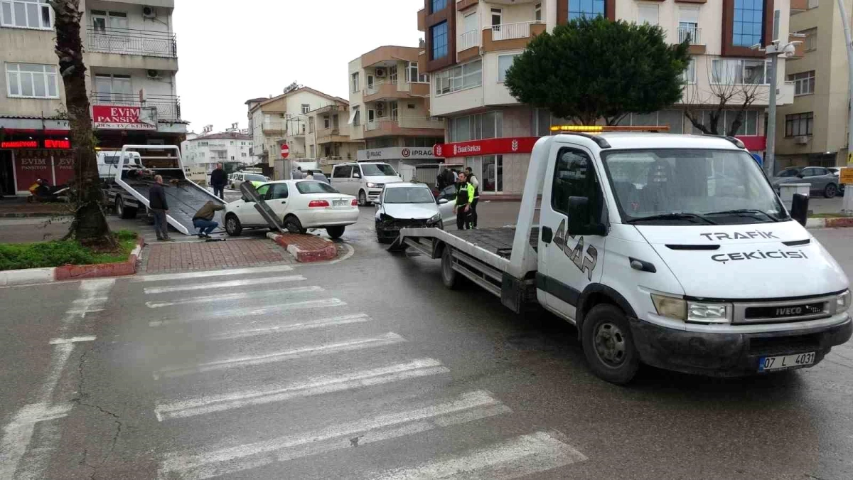 Manavgat\'ta trafik kazası: 1 kişi yaralandı