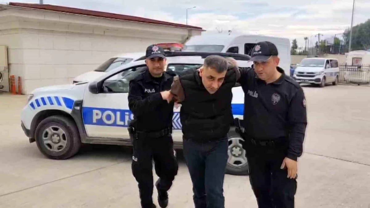 Adana\'da 30 Yıl Hapis Cezasıyla Aranan Firari Kardeşini Kullanarak Yakalandı