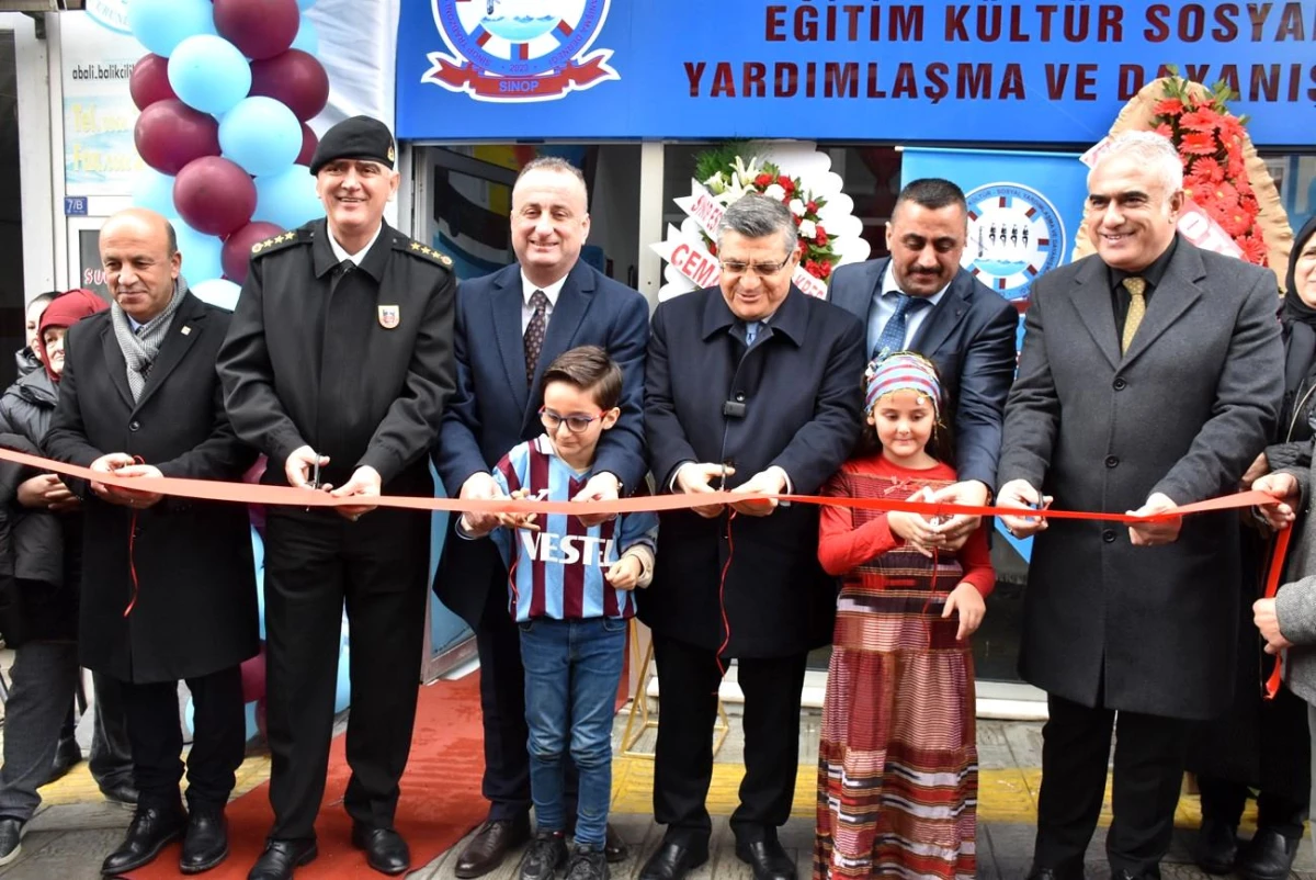 Sinop Trabzonlular Eğitim-Kültür Sosyal Yardımlaşma ve Dayanışma Derneği Dualarla Açıldı