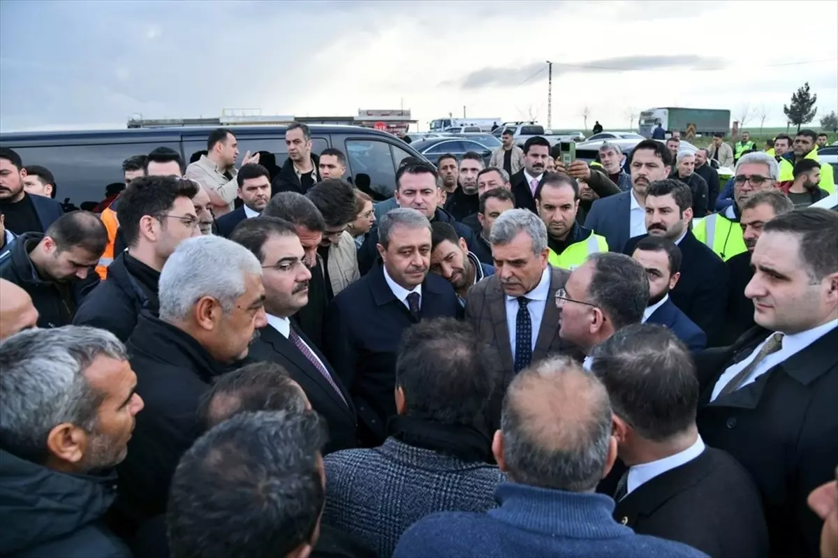 TBMM Başkanvekili Bekir Bozdağ, Şanlıurfa\'da taşkın yaşanan kırsal mahalleleri ziyaret etti