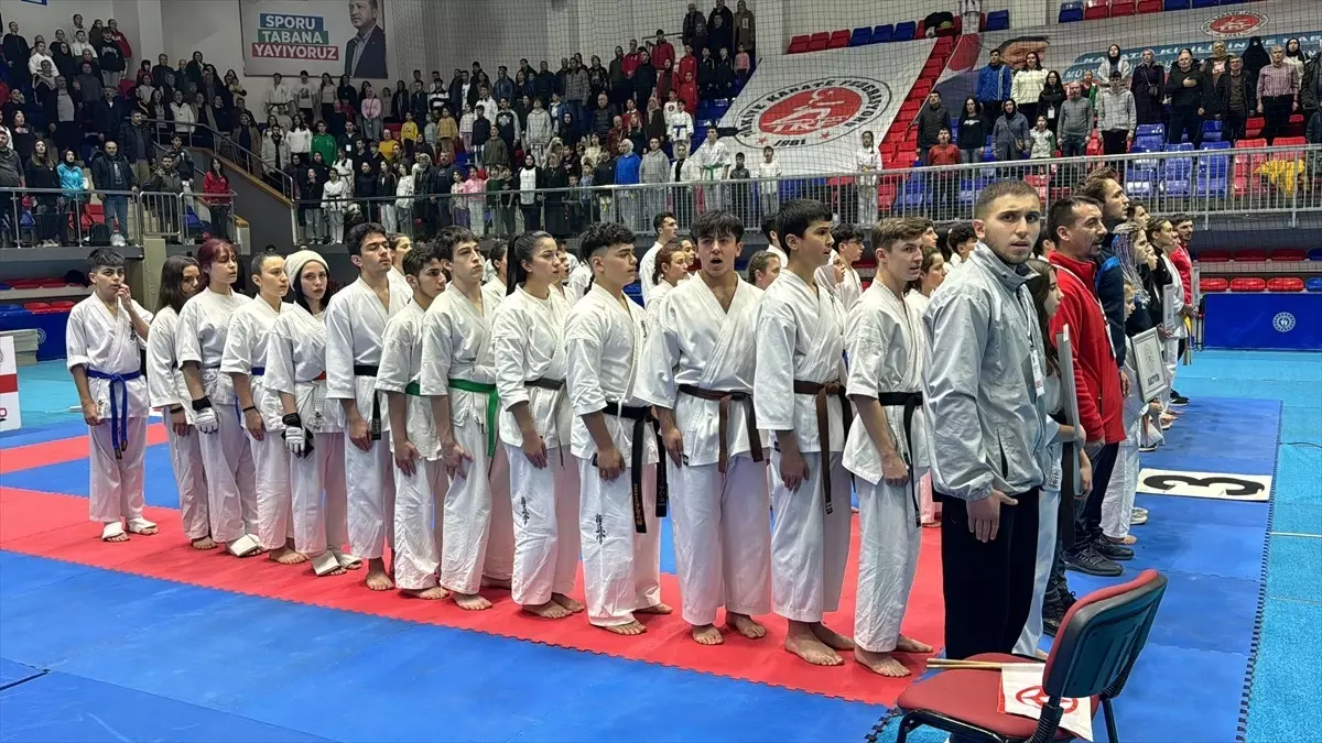 Türkiye Kyokushin Stil Karate Şampiyonası Karabük\'te devam ediyor