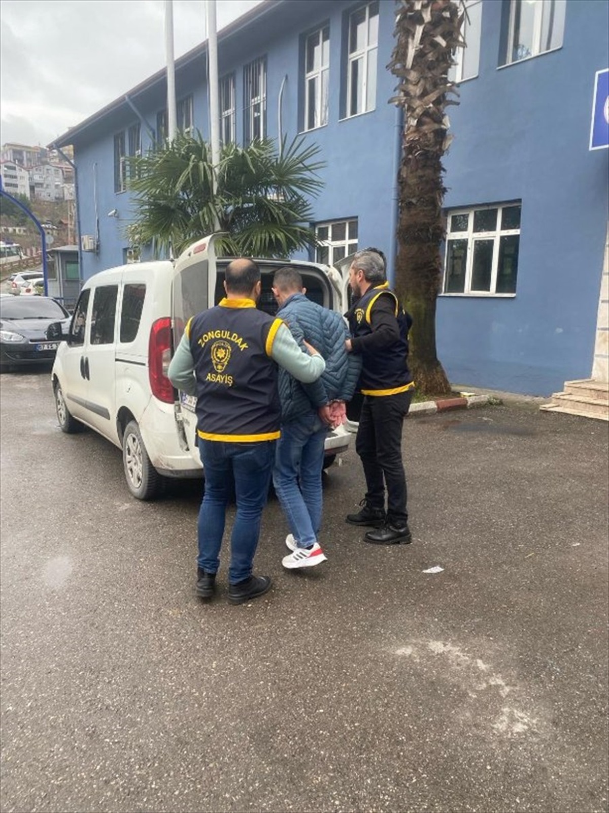 Zonguldak\'ta 32 yıl hapis cezası bulunan firari hükümlü yakalandı