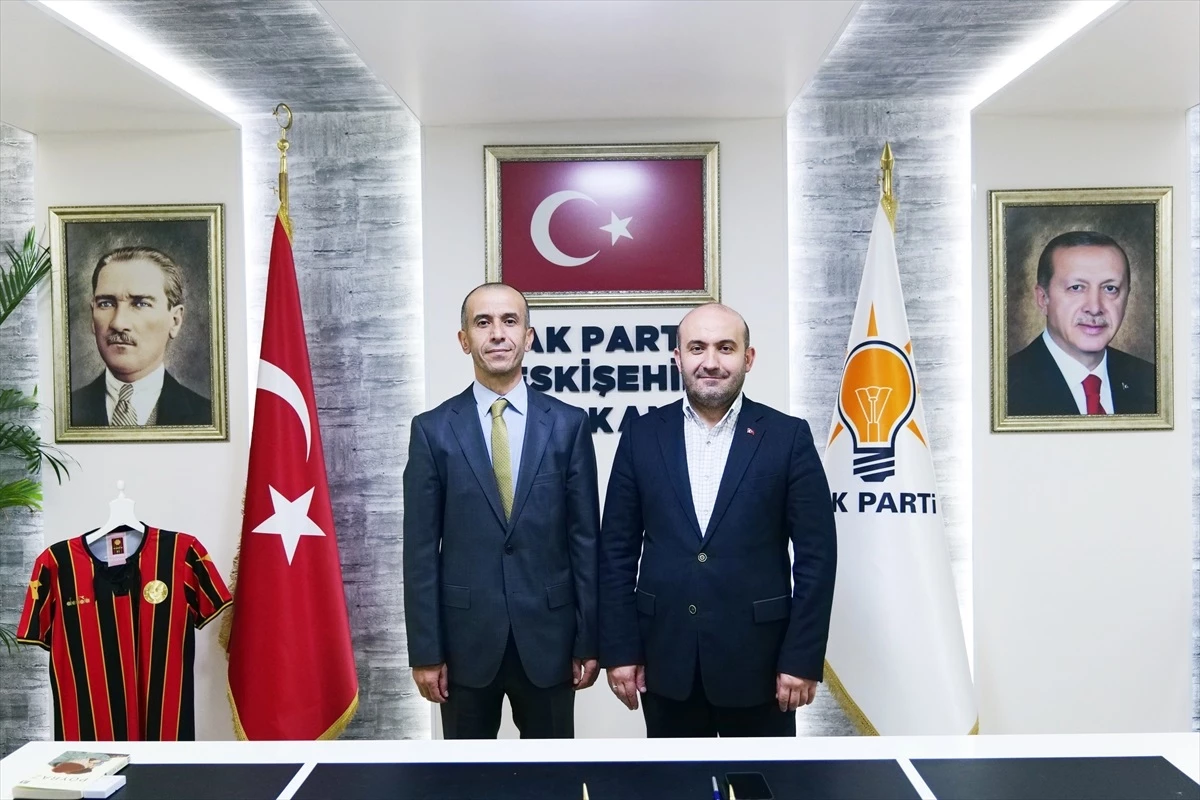 AK Parti Eskişehir İl Başkanı Gürhan Albayrak, Sarıcakaya ilçe Belediye Başkan adayının Ahmet Dönmez olduğunu açıkladı