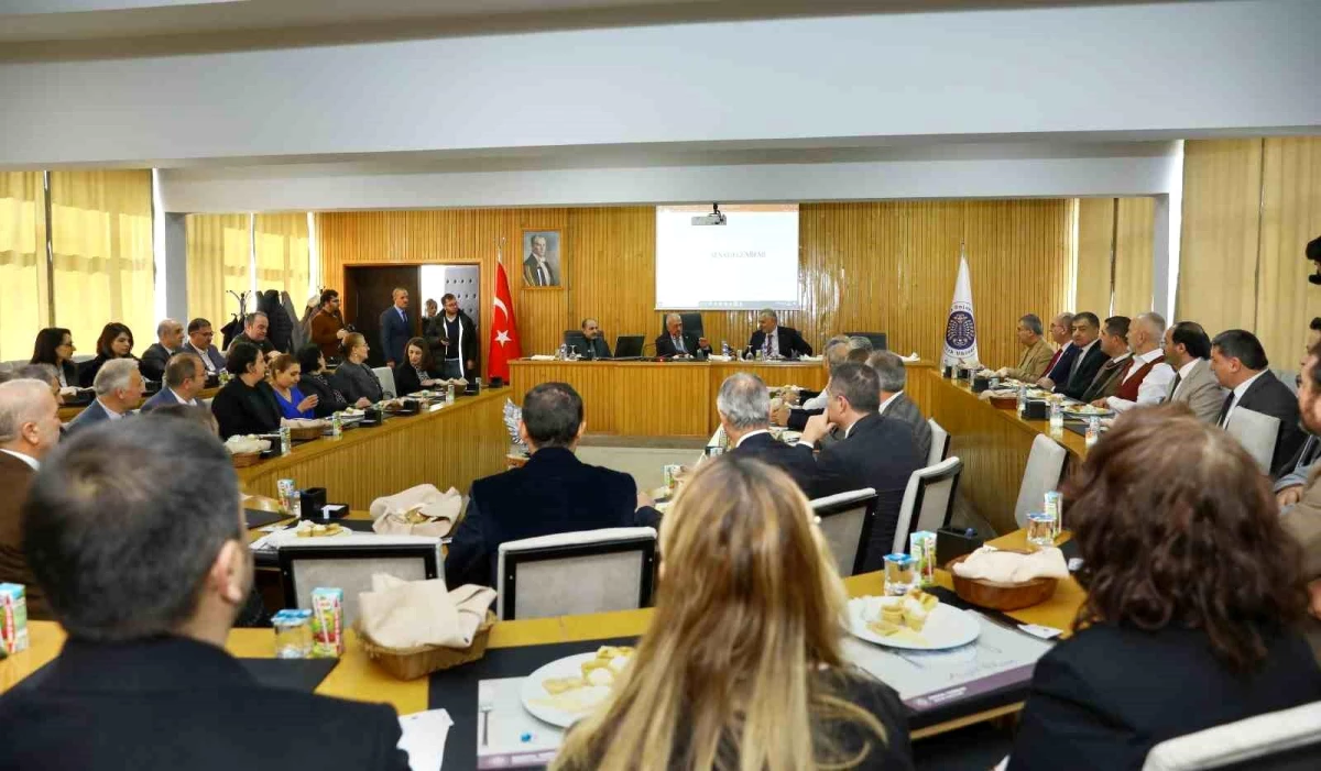 Atatürk Üniversitesi Senato ve Yönetim Kurulu, 62 yıllık geçmişe sahip salonda toplandı