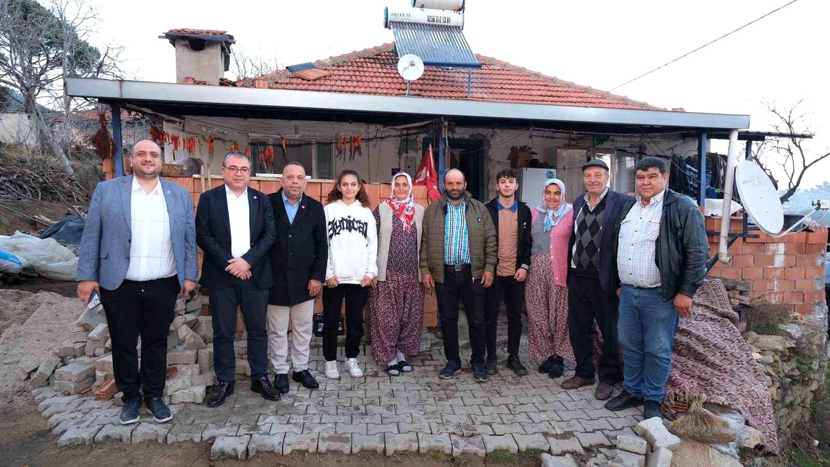Bozdoğan Belediye Başkanı M. Galip Özel, Bilek Güreşi Şampiyonu Hatice Çankaya\'yı Onurlandırdı