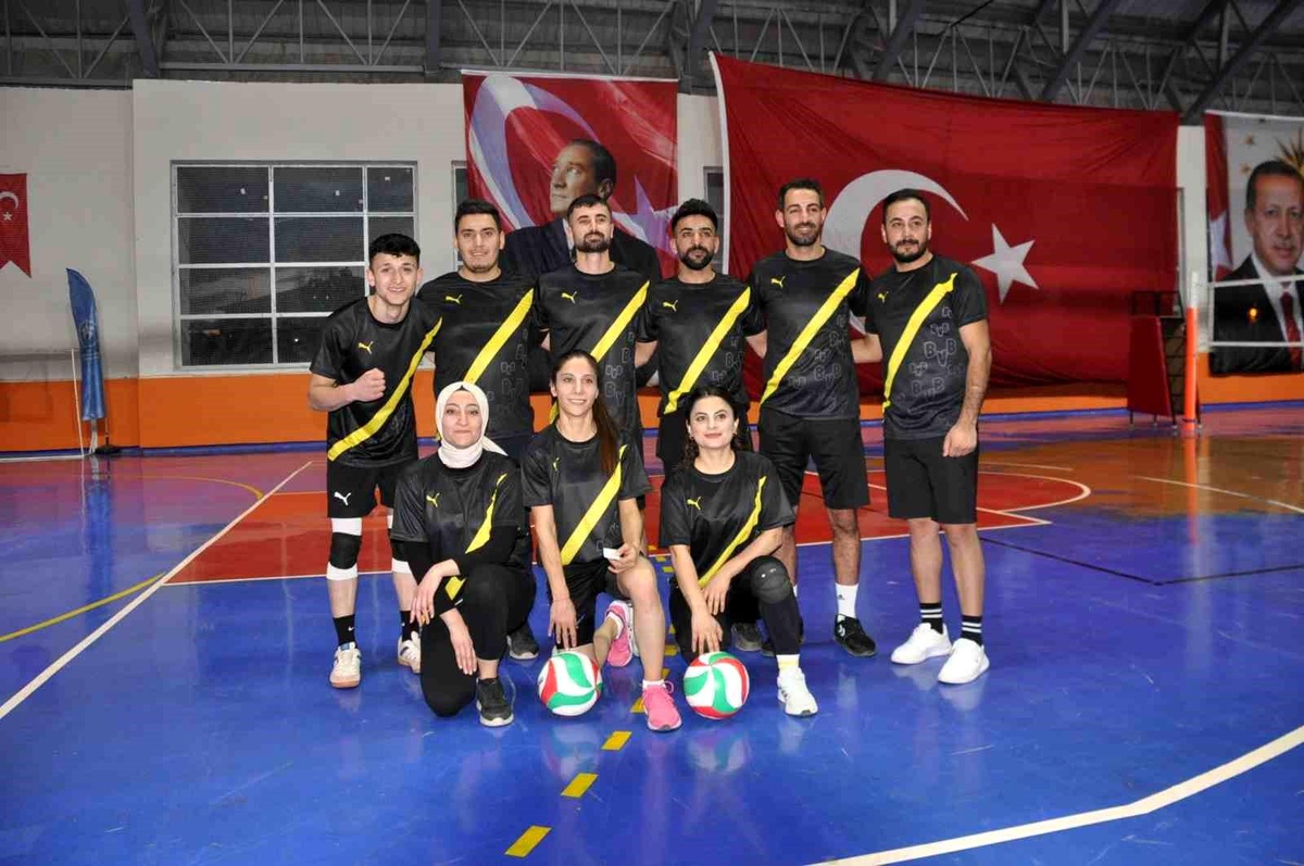 Muş\'ta kurumlar arası voleybol turnuvası başladı