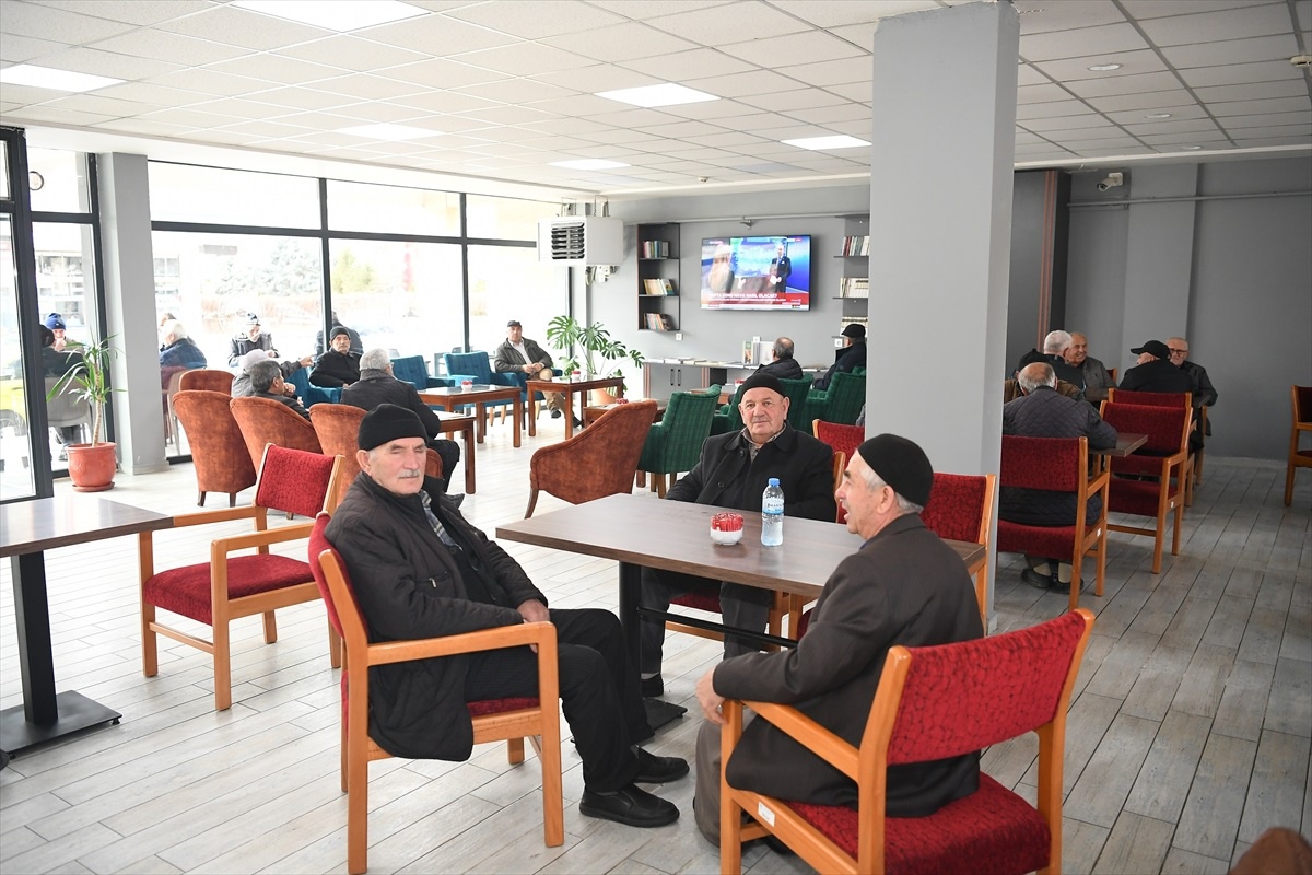 Kayseri Büyükşehir Belediyesi Emekliler Kafeteryası Hizmete Açıldı