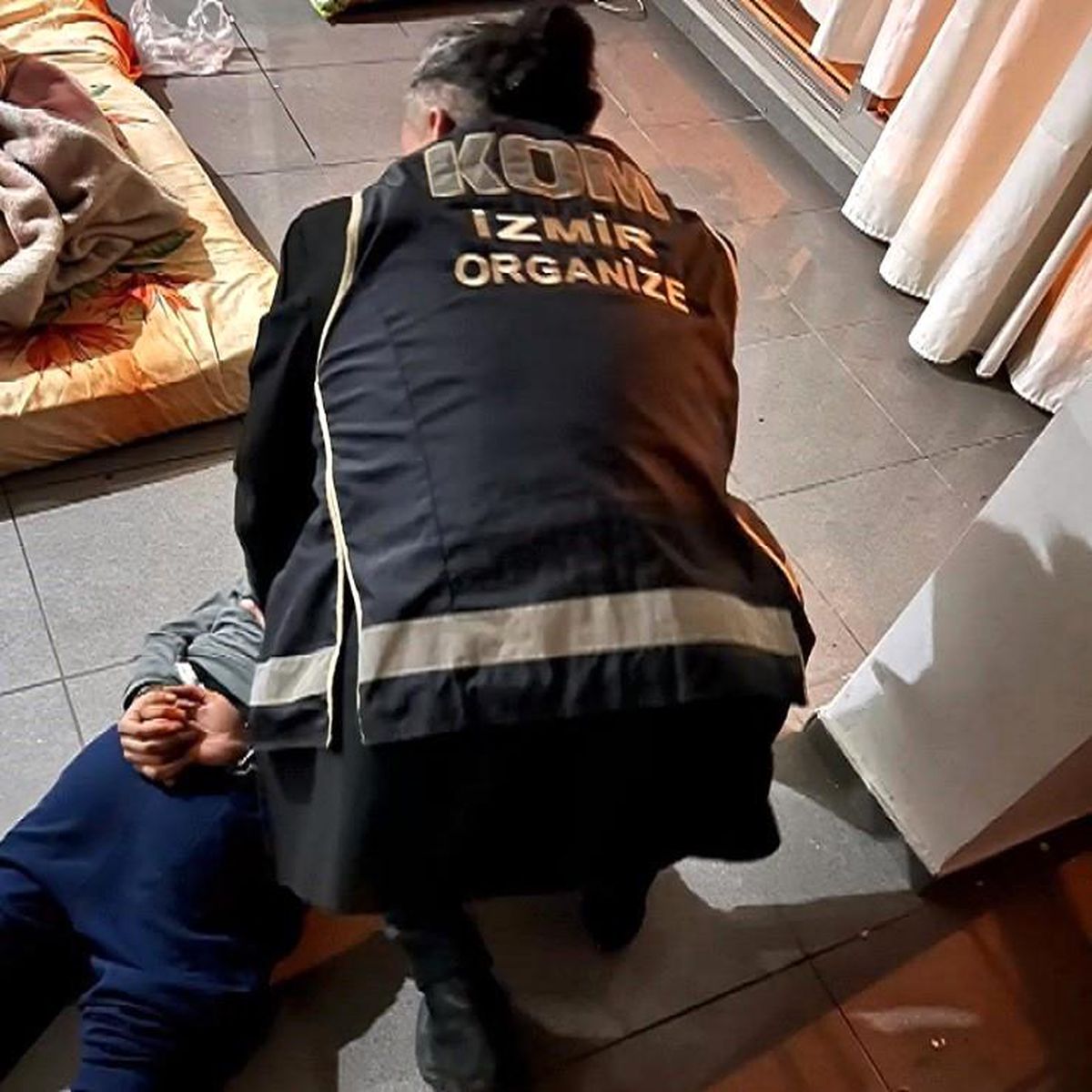 İzmir\'de Daltonlar Çetesi\'ne operasyon: 8 şüpheli gözaltına alındı