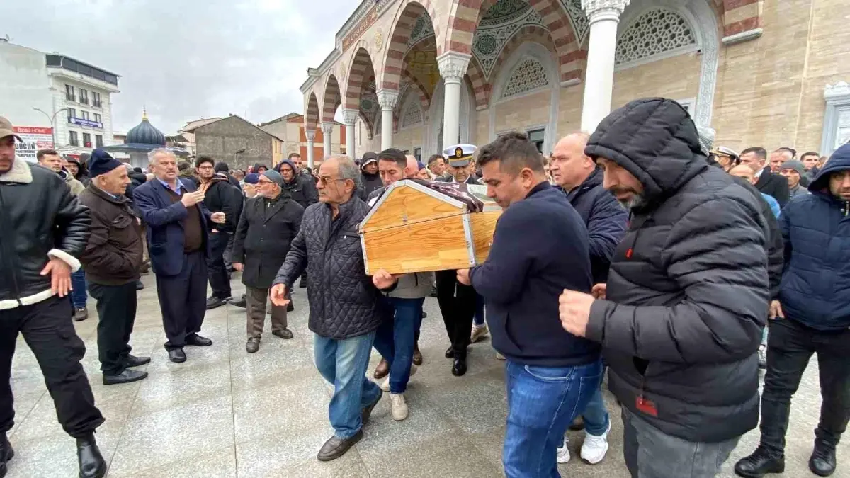 Aynı Günde Vefat Eden Dede ve Torun İzmit\'te Son Yolculuğuna Uğurlandı