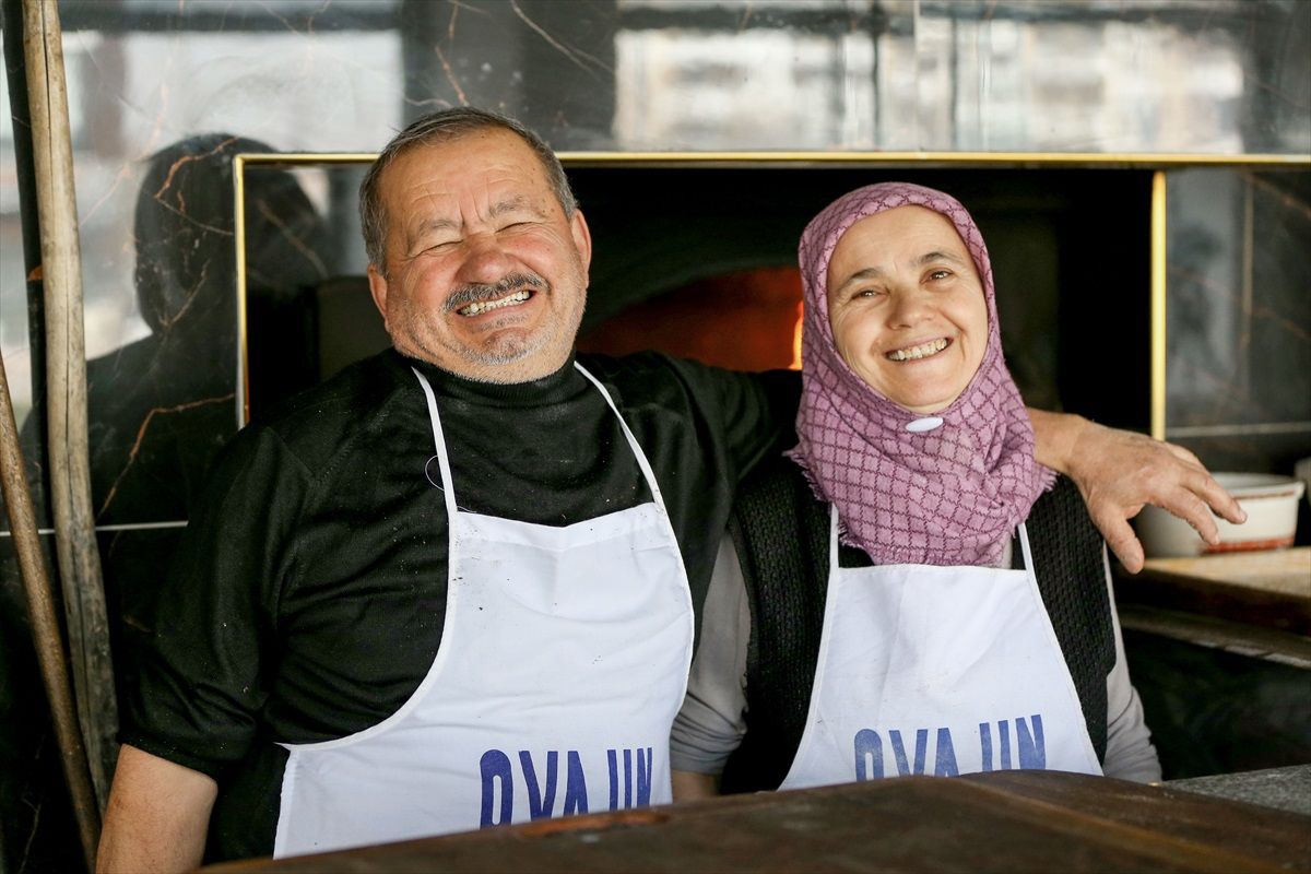 Konya\'da 25 yıldır birlikte çalışan çift, etli ekmek fırınından geçim sağlıyor