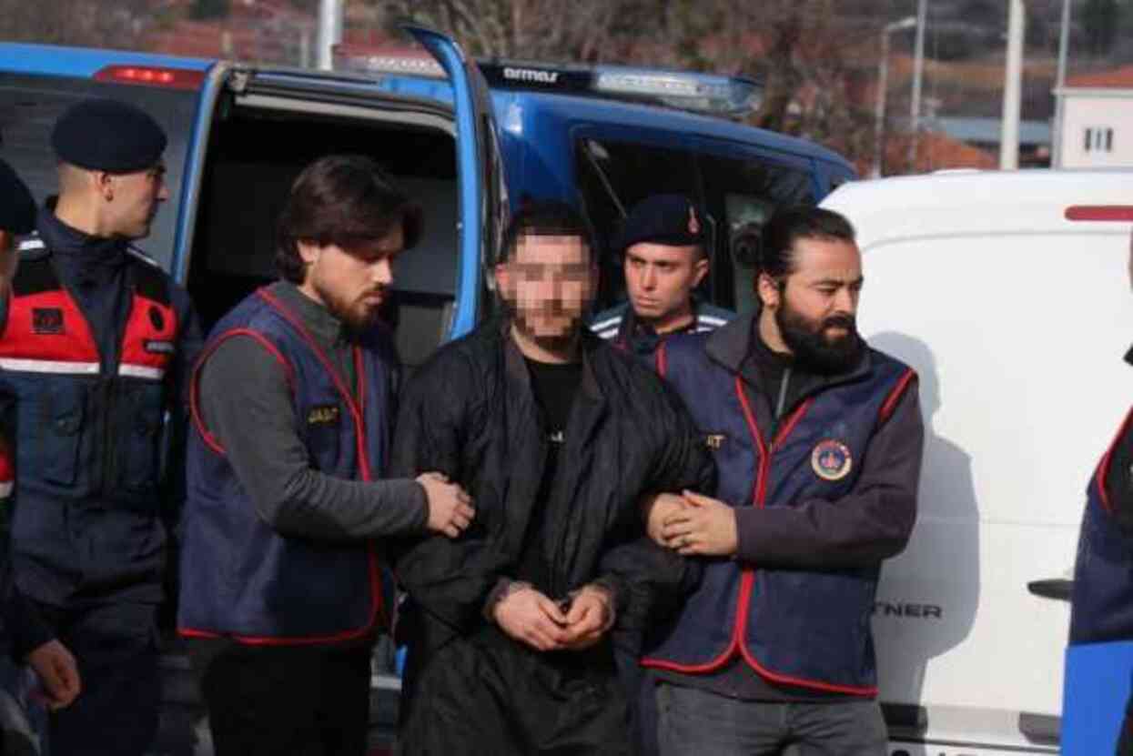 Fotoğraftaki bebek 20 yıl sonra katil oldu Fotoğraftaki bebek 20 yıl sonra katil oldu