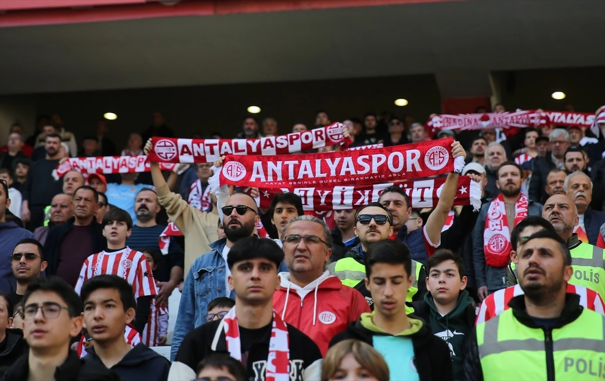 Bitexen Antalyaspor-İstanbulspor maçının ilk yarısı 2-0 sona erdi