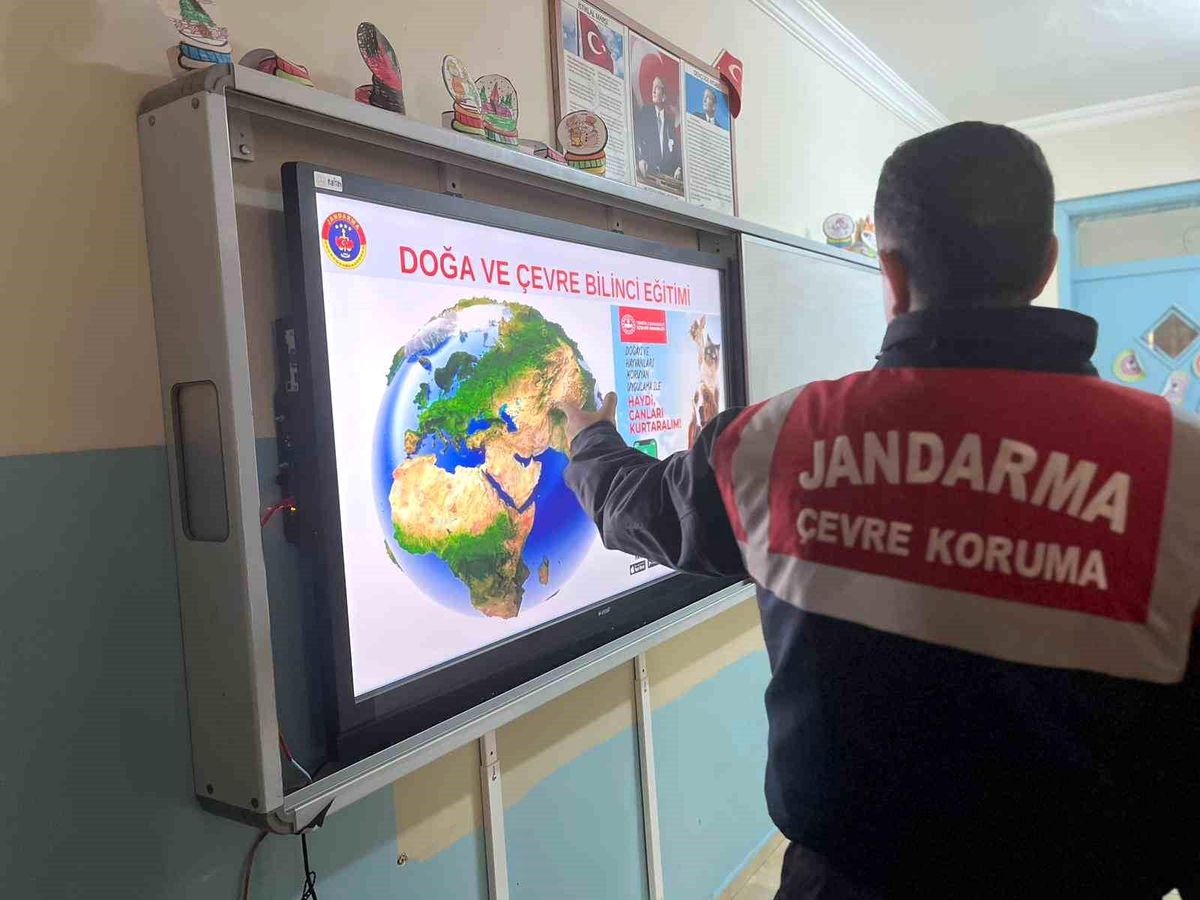 Gaziantep\'te jandarma ekipleri çocuklara çevre, doğa ve hayvan hakları eğitimi verdi